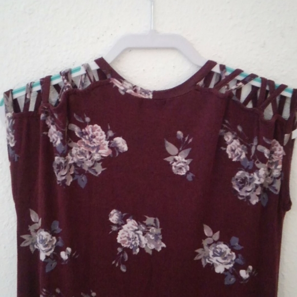 👗 DRESS - Picture 2 of 3